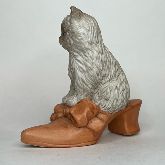 Sitting Pretty Puss in Boots Sculpture Collection - Picture 6 of 8